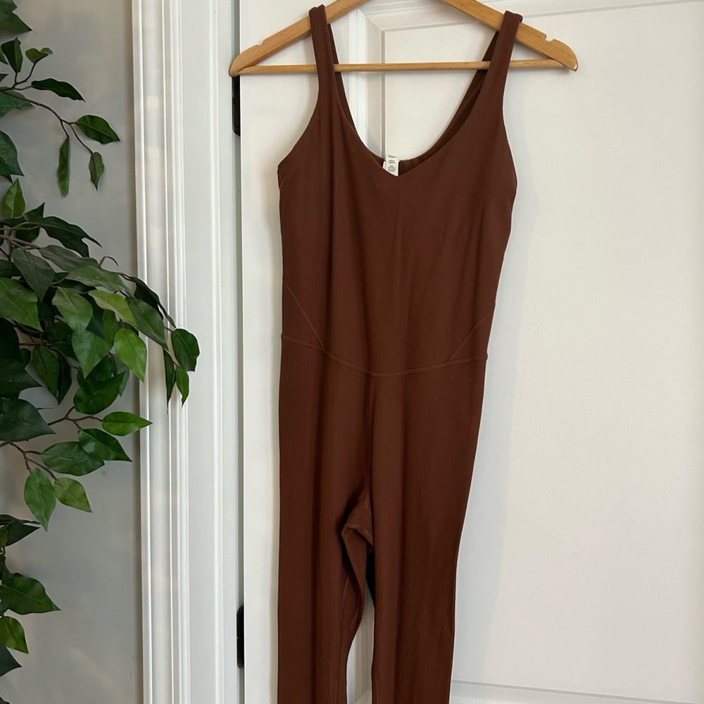 Chestnut brown, size 6, never worn align lululemon jumpsuit